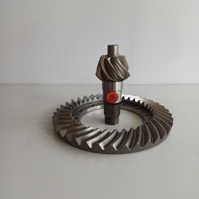 Paire d'engrenages coniques pour chargeuse sur pneus (rectification d'engrenages)